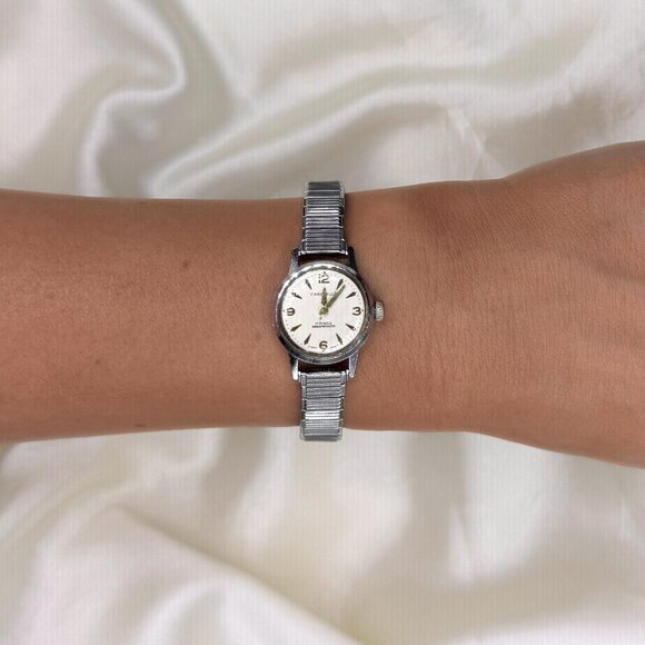Vintage 1960s Caravelle Mechanical Women’s Watch – Classic Old Money Style - Picture 1 of 6